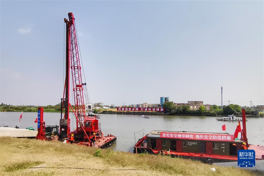 （圖文互動）（11）“中國經(jīng)濟發(fā)展前景一定會更加光明”——習(xí)近平總書記引領(lǐng)統(tǒng)籌推進高質(zhì)量發(fā)展和高水平安全述評